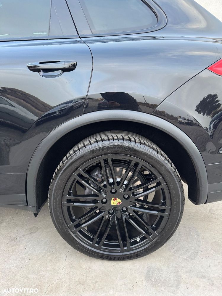 Porsche Cayenne 3.0 L - 6