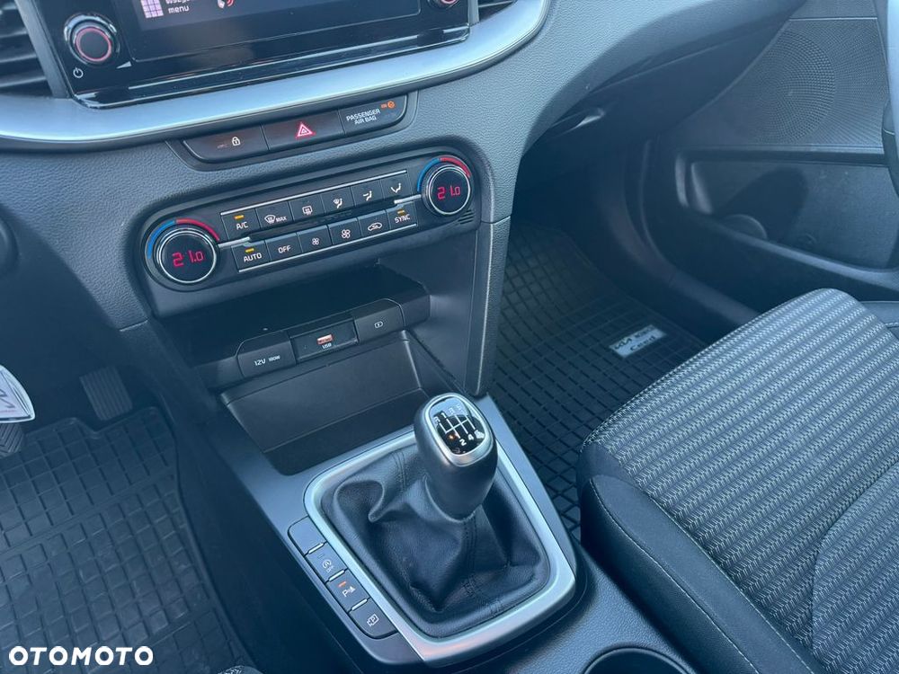 Kia Ceed 1.5 T-GDI M - 13