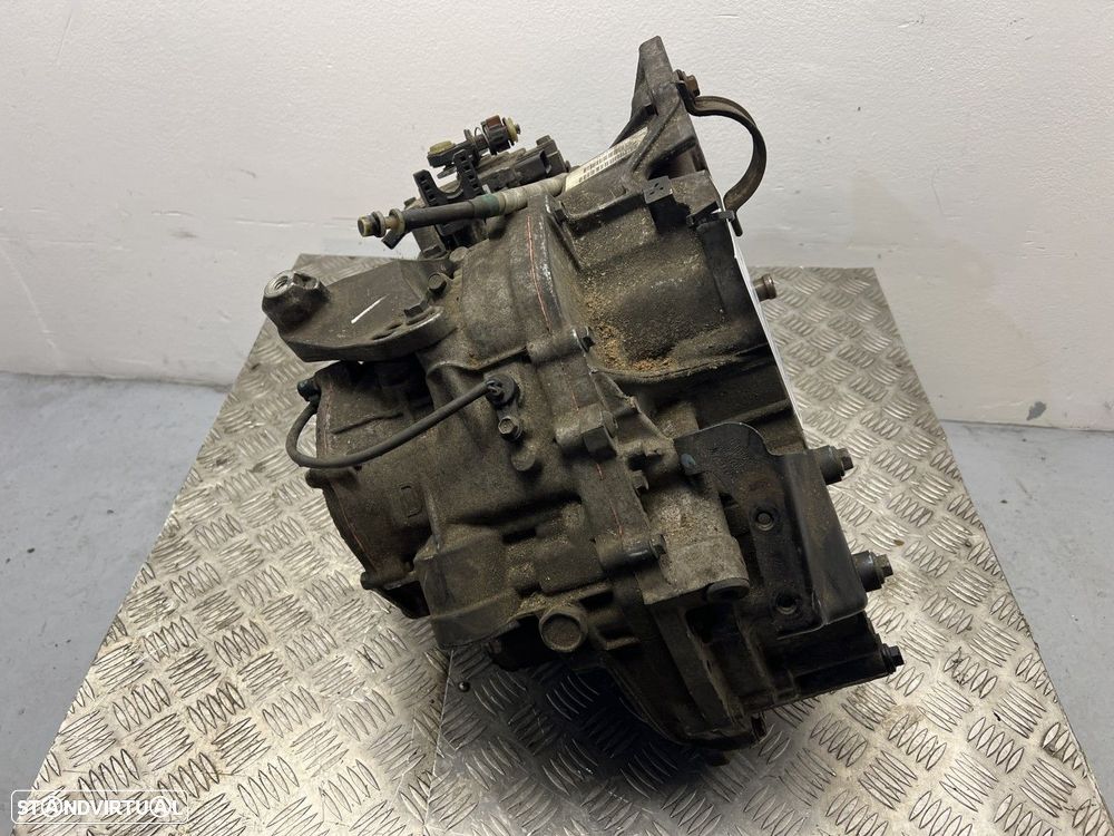 Caixa de velocidades automática VOLVO C30 (533) D5 REF. 30713903 MOTOR D5244T8 - 2