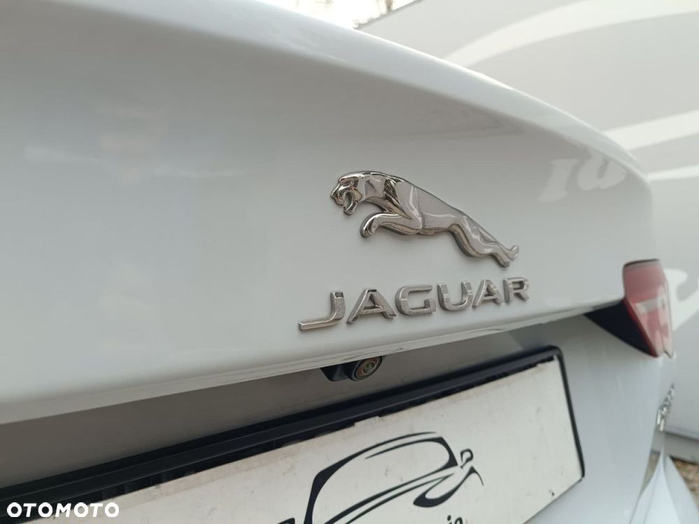 Jaguar XE - 35