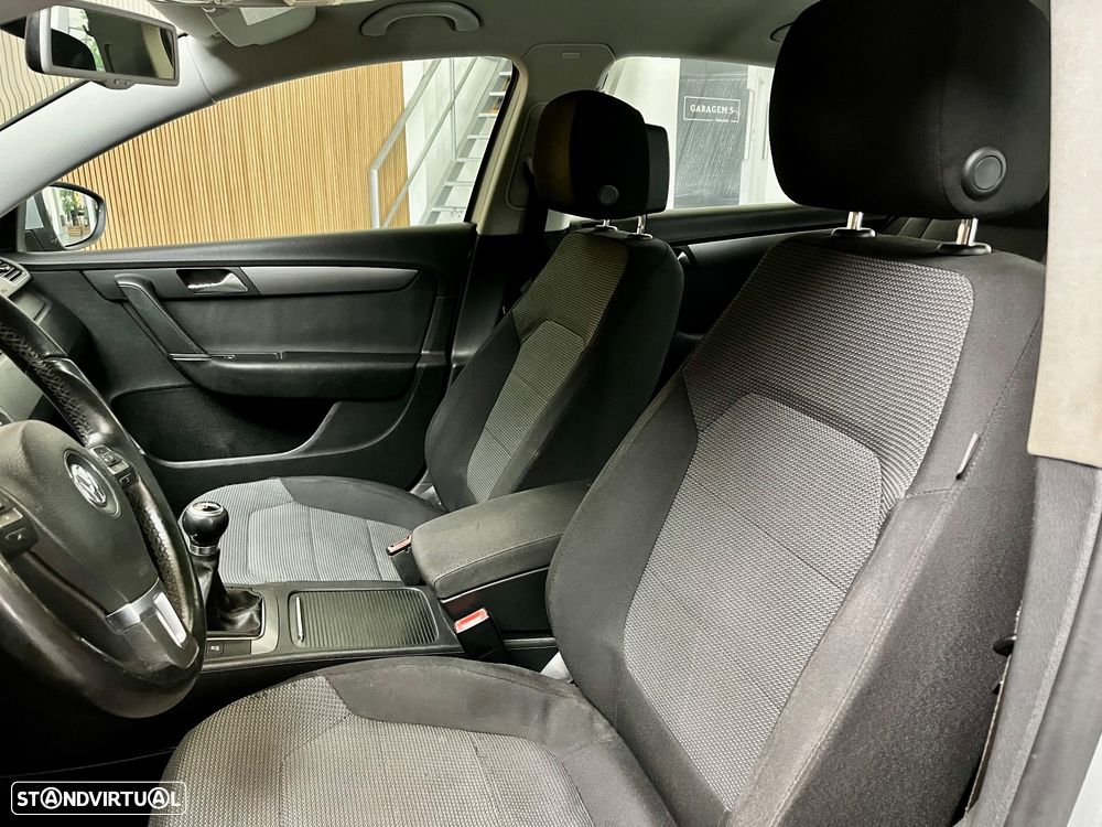 VW Passat 1.6 TDI Confortline - 10