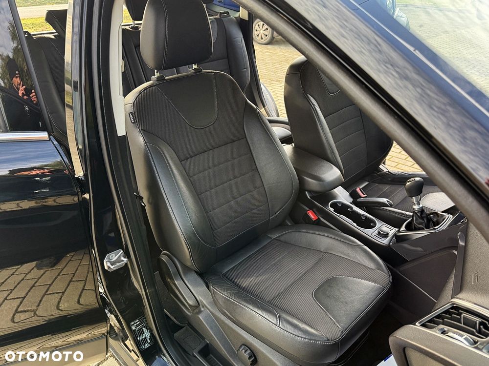 Ford Kuga 2.0 TDCi 2x4 Titanium - 24