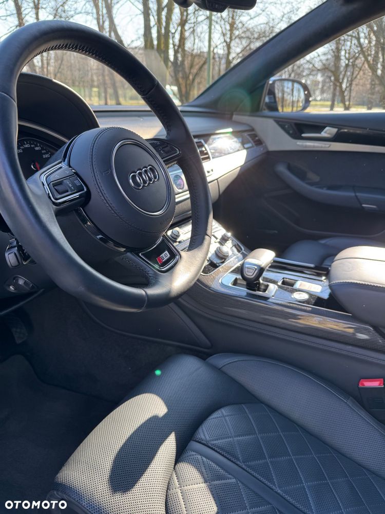 Audi A8 4.2 TDI DPF (clean diesel) quattro tiptronic - 17