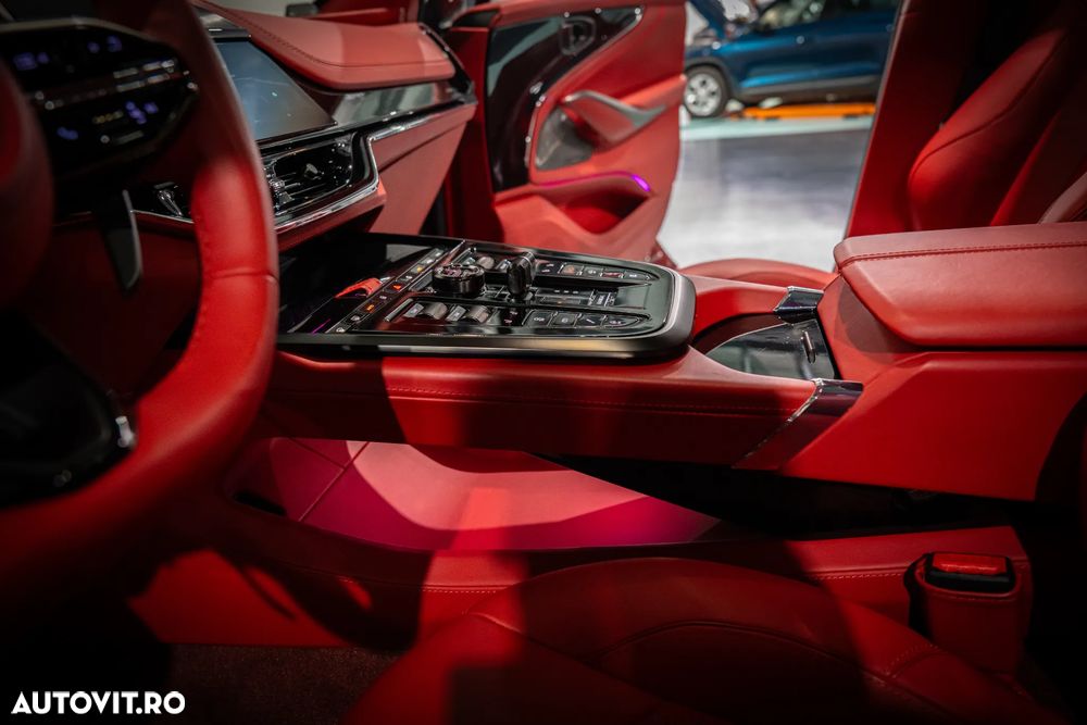 Aston Martin DBX - 14