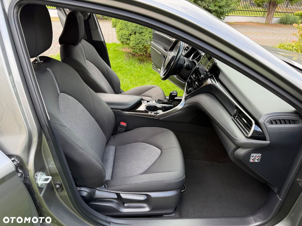 Toyota Camry - 22