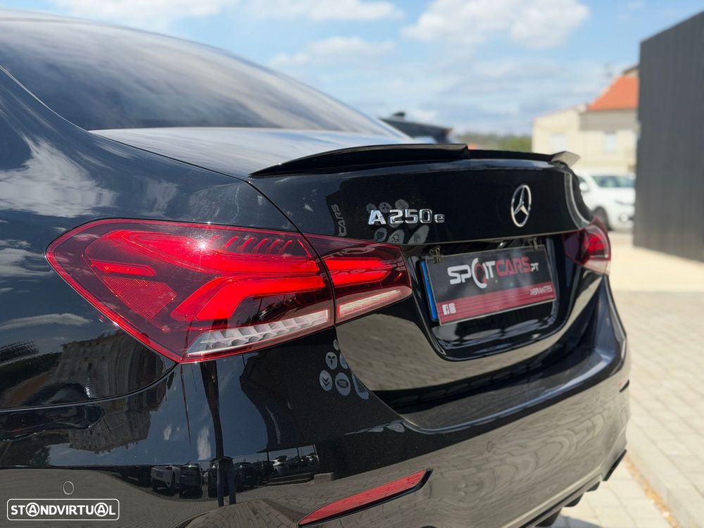 Mercedes-Benz A 250 Limousine e 8G-DCT AMG Line - 12