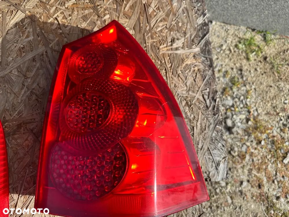 PEUGEOT 307  LIFT SW KOMBI LAMPA TYL PRAWA - 1
