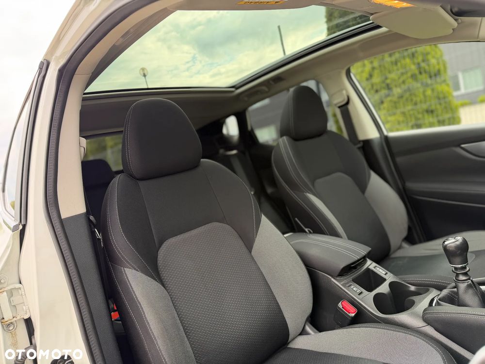 Nissan Qashqai 1.2 DIG-T N-Connecta EU6 - 29