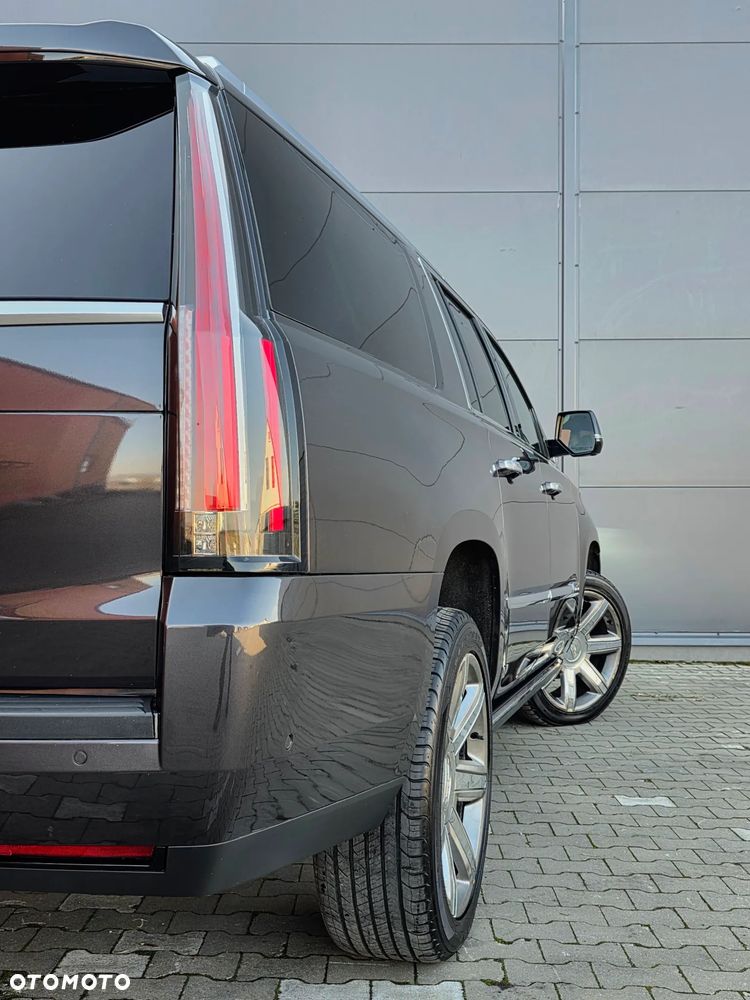 Cadillac Escalade ESV 6.2 V8 AWD AT Premium - 34