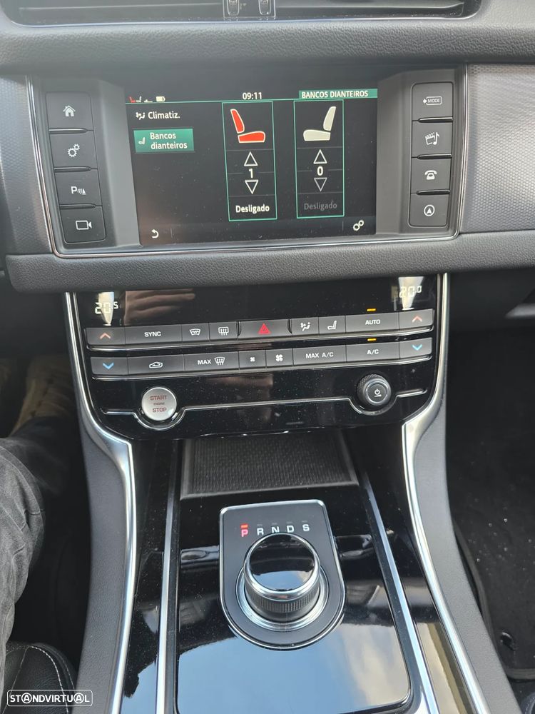 Jaguar XF Sportbrake 20d AWD Aut. R-Sport - 9