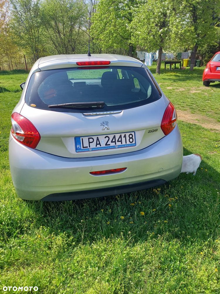 Peugeot 208 - 4