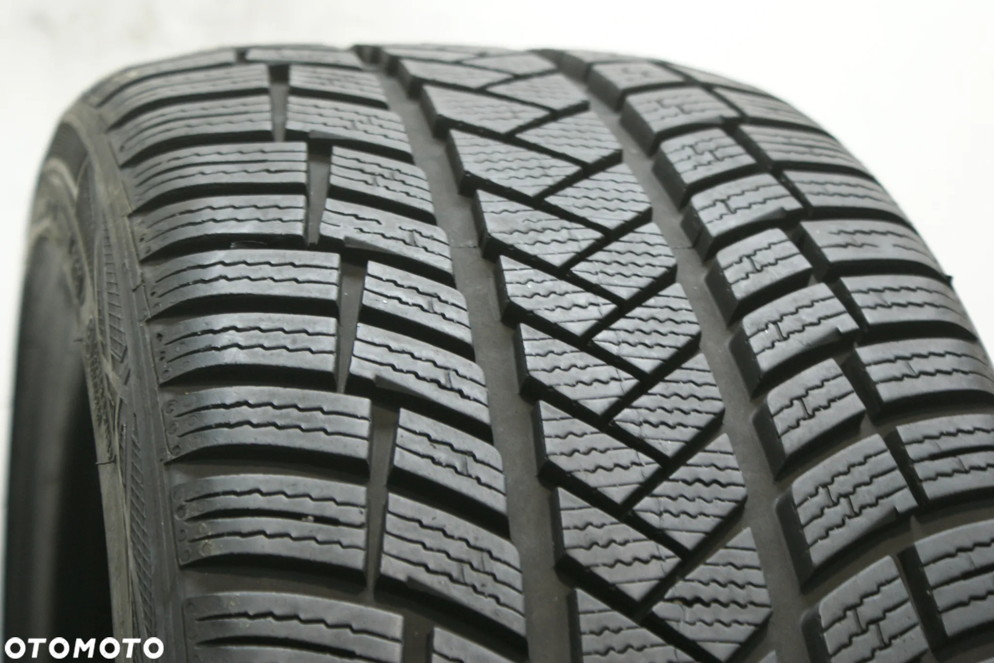 225/40R18 VREDESTEIN WINTRAC PRO , 7,9mm 2023r A10195 - 2