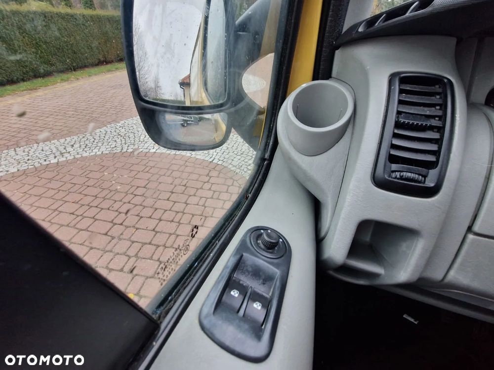Renault Trafic - 21
