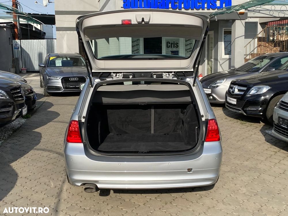 BMW Seria 3 320d EfficientDynamics Edition - 12