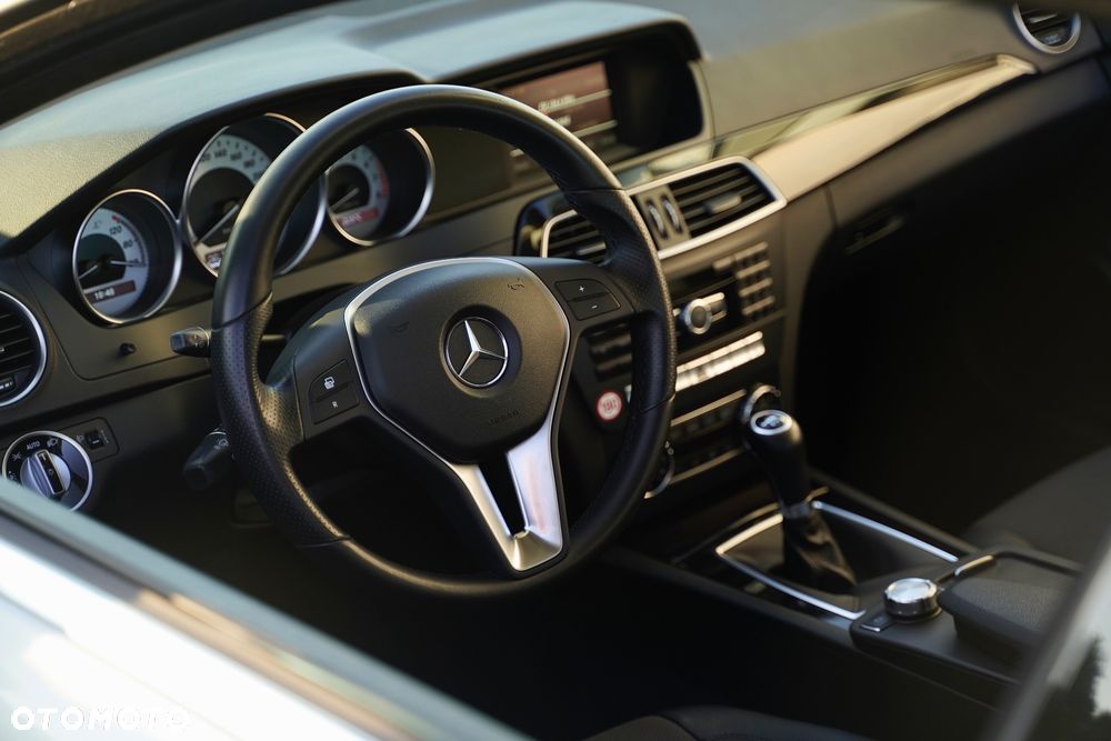 Mercedes-Benz Klasa C 180 BlueEFFICIENCY - 22
