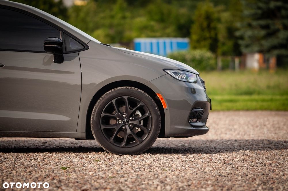 Chrysler Pacifica - 11