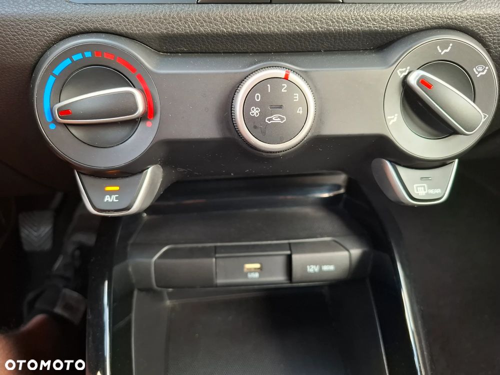 Kia Stonic - 27