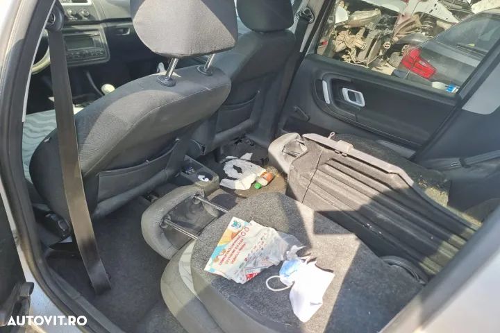 usa portiera stanga dreapta fata spate turbina timonerie pompa inalte rampa injectoare galerie admisie  Skoda Roomster 5j  motor 1.9tdi bls 105cp  dezmembrez - 6