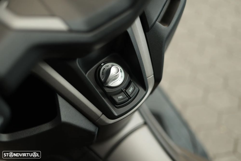 Yamaha NMAX - 4