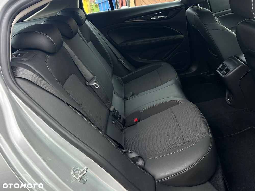 Opel Insignia 1.5 T Exclusive S&S - 11