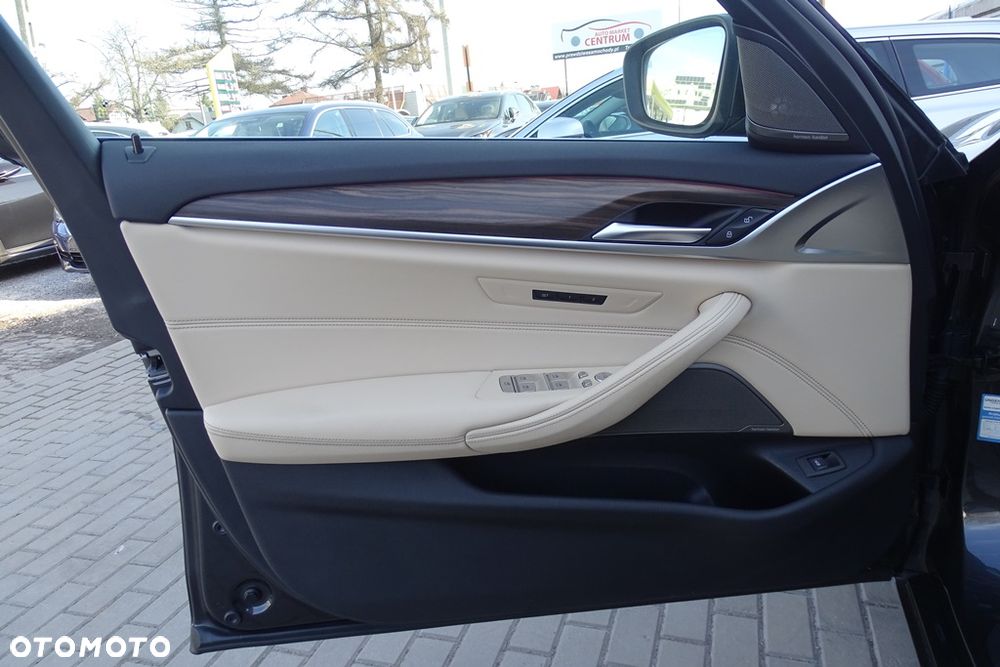 BMW Seria 5 530i Sport Line - 15