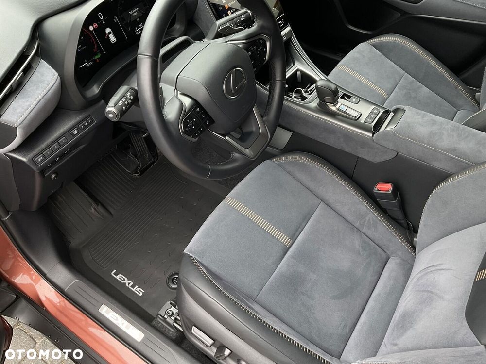 Lexus LBX 1.5 Hybrid Cool AWD - 21