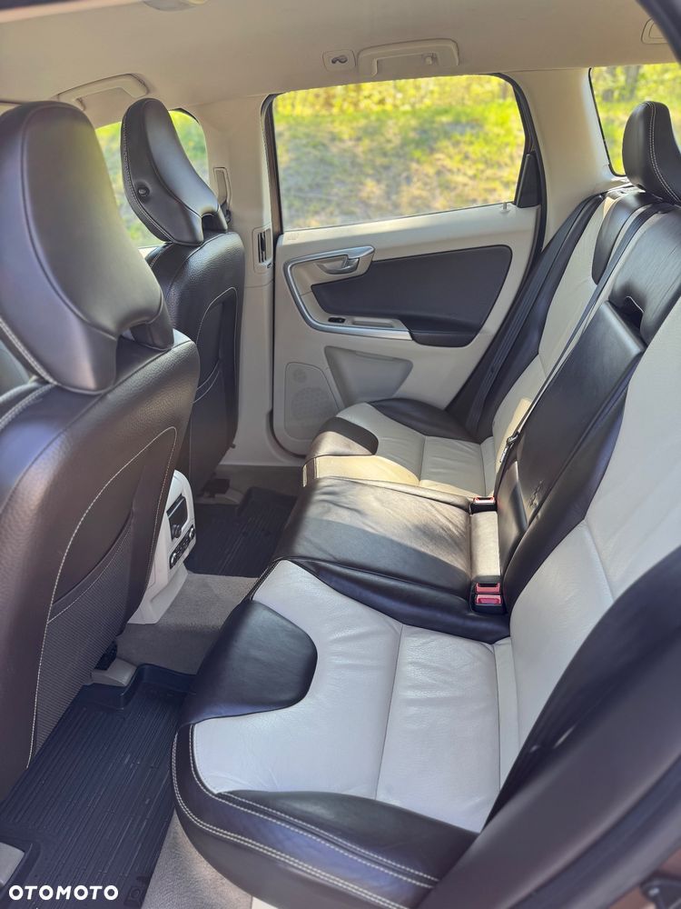 Volvo XC 60 2.4D AWD Summum - 12