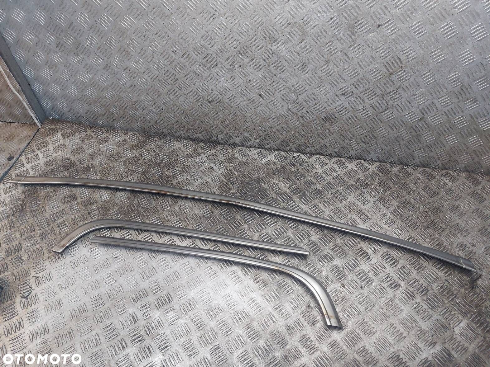 LISTWA OZDOBNA ZDERZAKA TYŁ CHROM AUDI 80 B3 SEDAN - 1