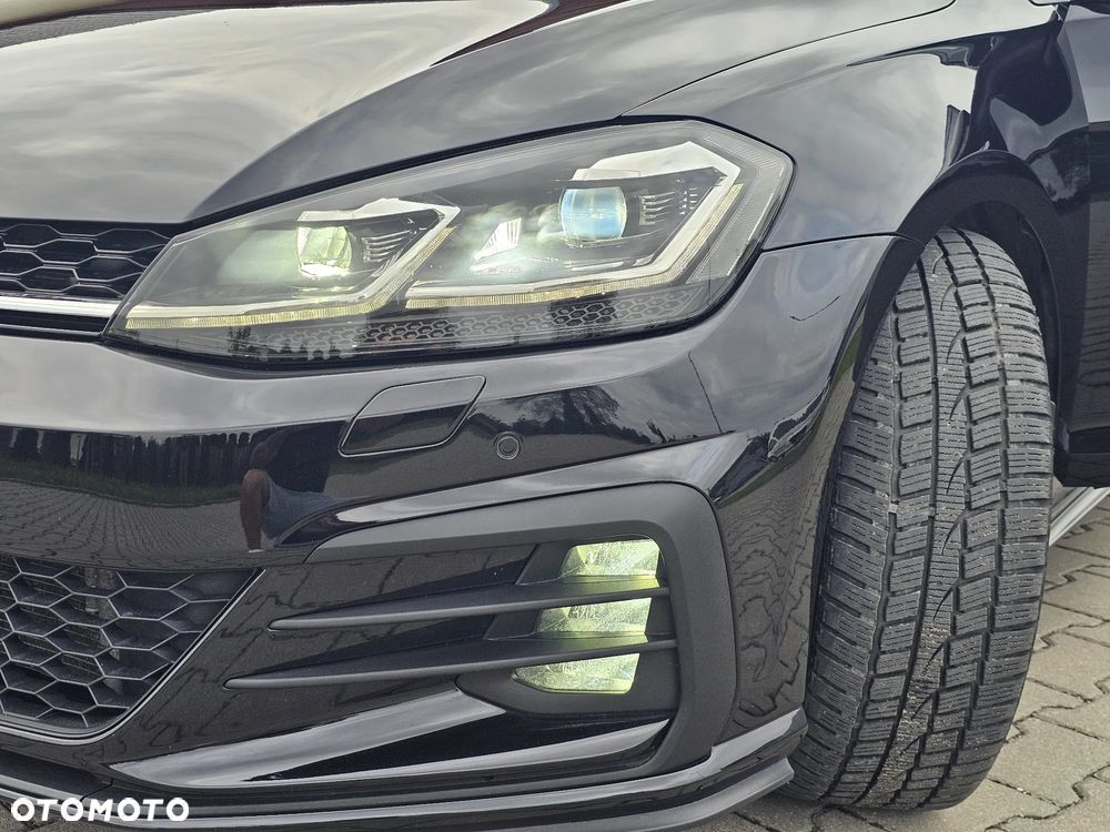 Volkswagen Golf - 23