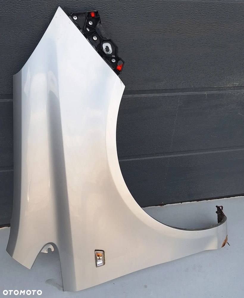 BŁOTNIK PRZEDNI PRAWY - OPEL CORSA D /  SREBRNY-Z157 - 1