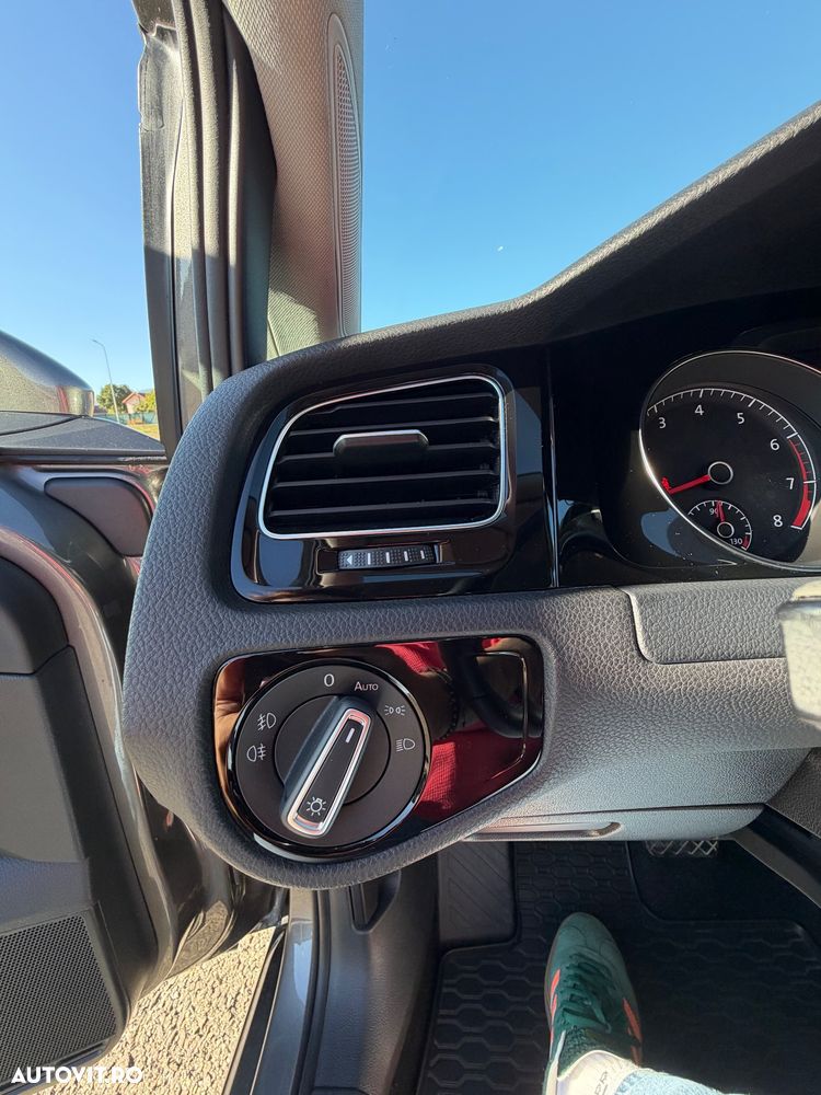 Volkswagen Golf - 6