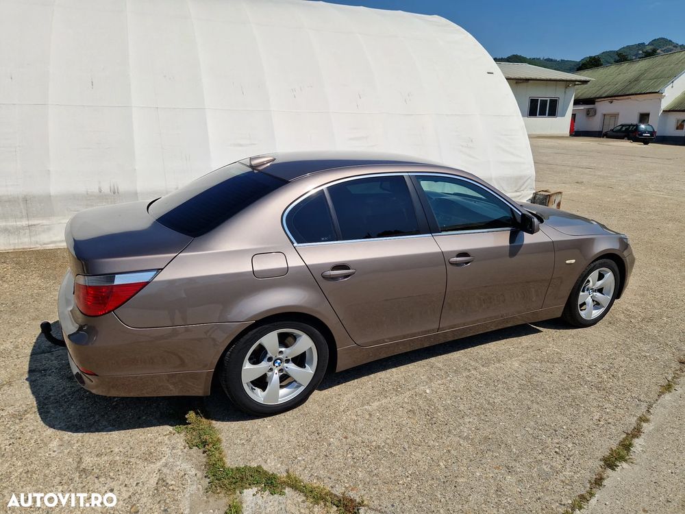 BMW Seria 5 523i - 4