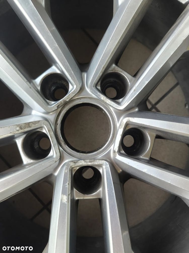 VW Passat B8 3G0601025G 7Jx17 Et40 - 2