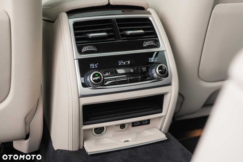 BMW Seria 7 730Ld xDrive mHEV - 34