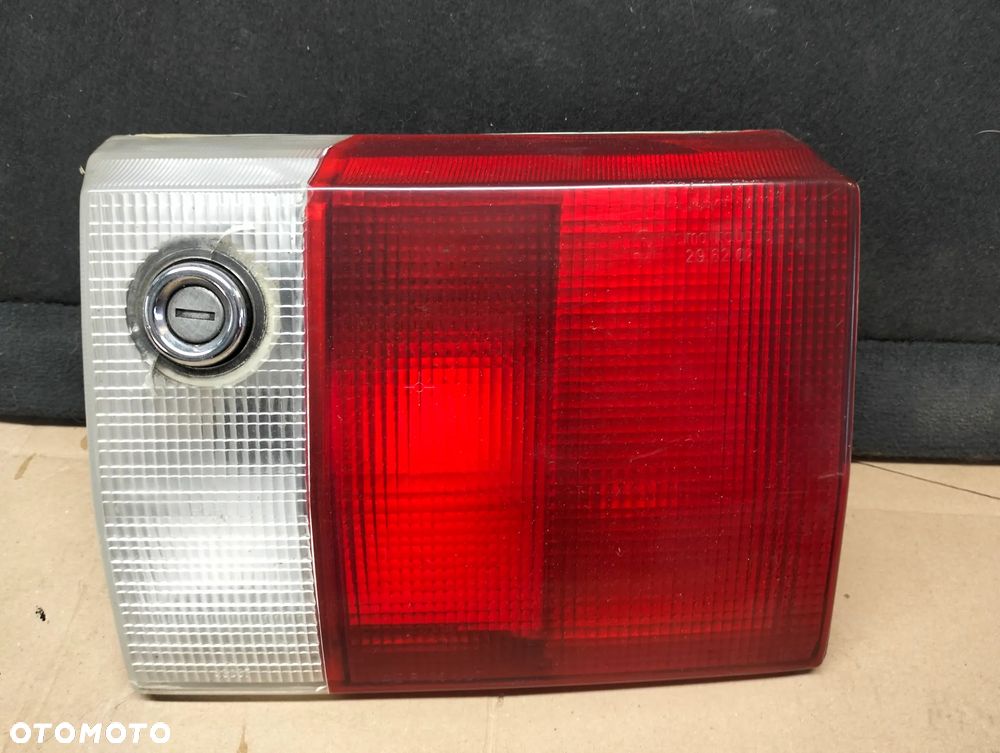 AUDI 80 B3 LAMPA TYŁ PRAWA W KLAPĘ - 1