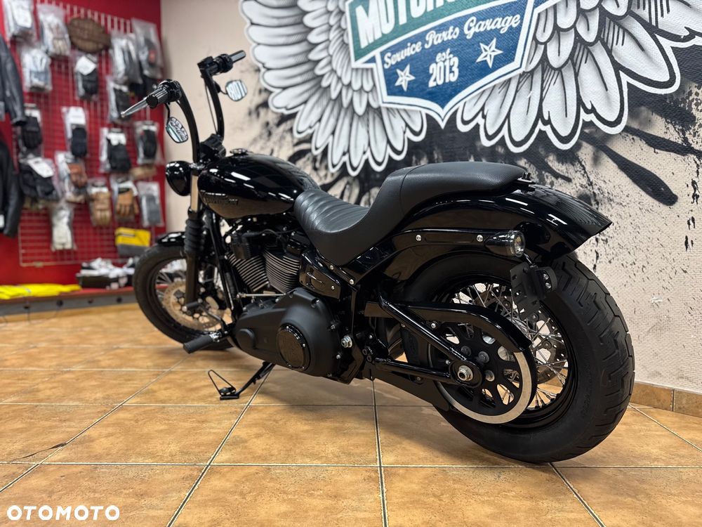 Harley-Davidson Softail Street Bob - 2