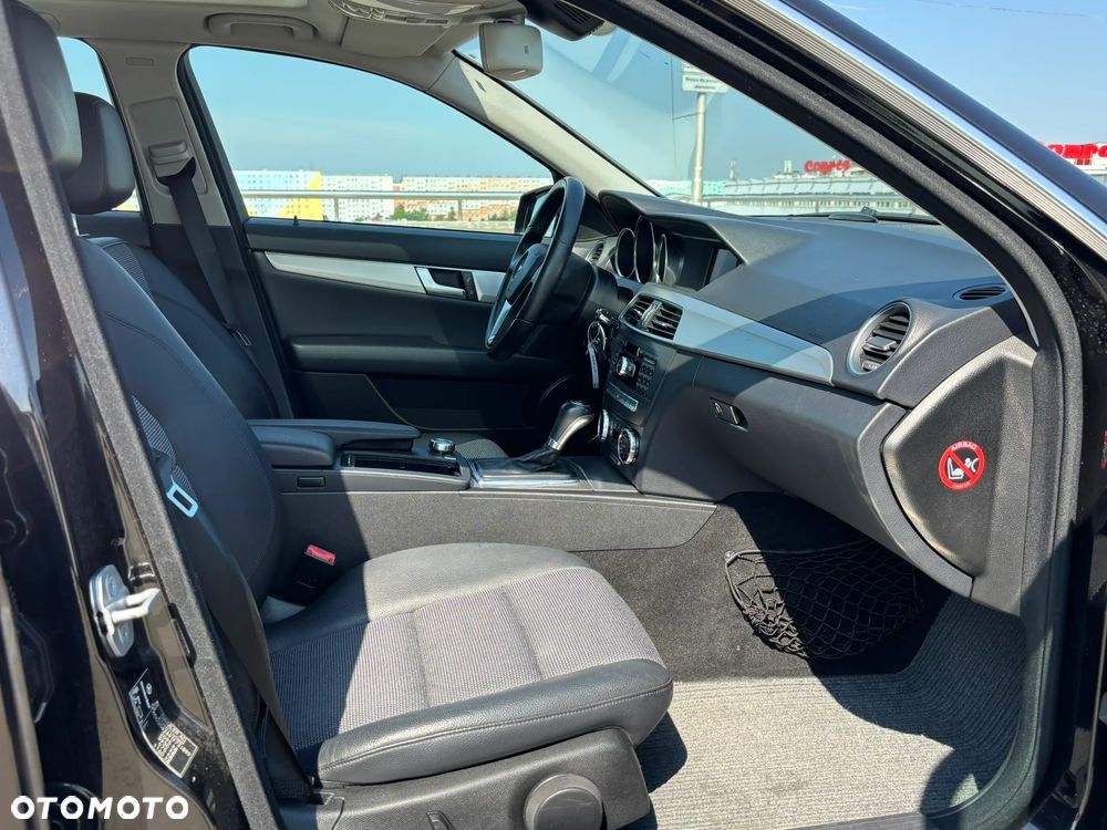 Mercedes-Benz Klasa C 180 BlueEFFICIENCY 7G-TRONIC Avantgarde - 37