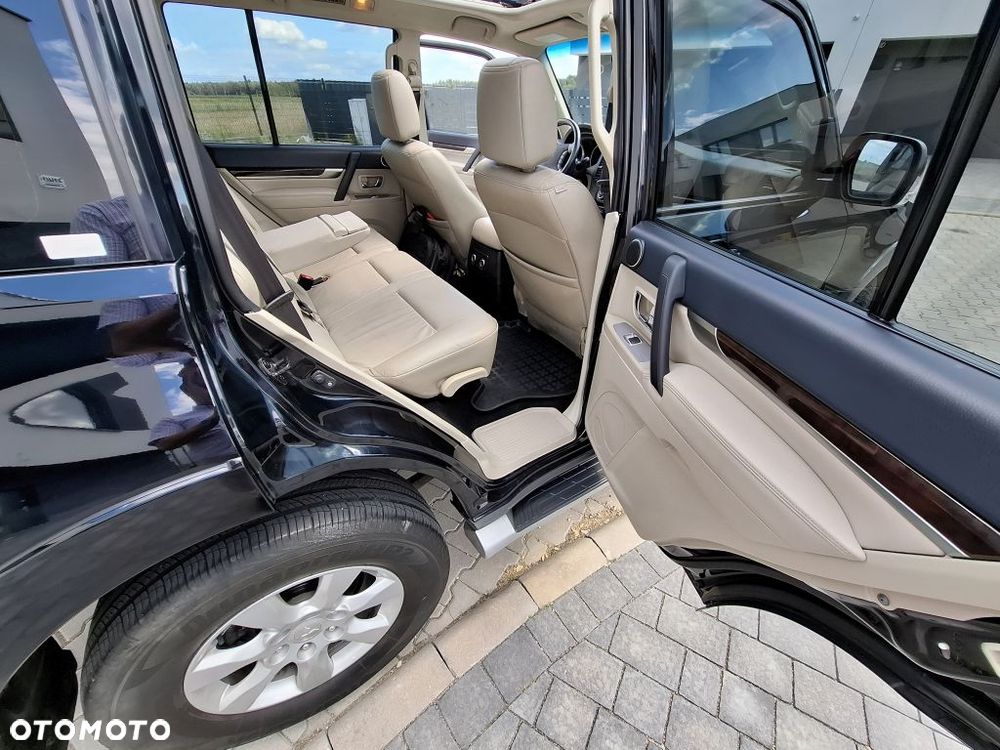 Mitsubishi Pajero - 27