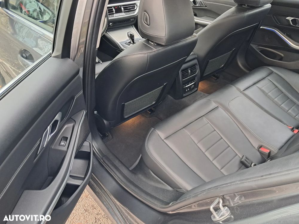 BMW Seria 3 330i AT Luxury Line - 16