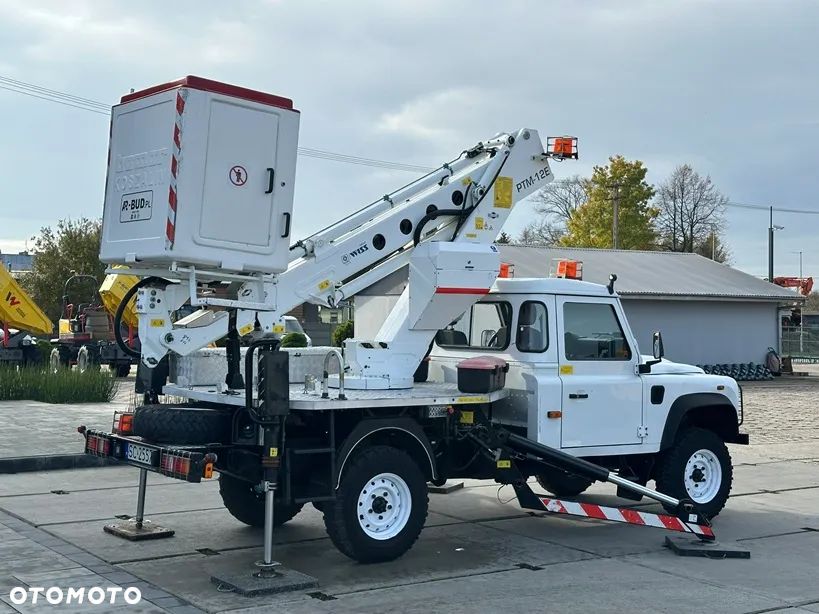 Land Rover Defender - 7