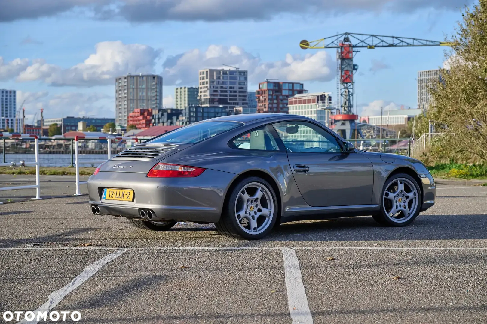 Porsche 911 Carrera 4 - 26