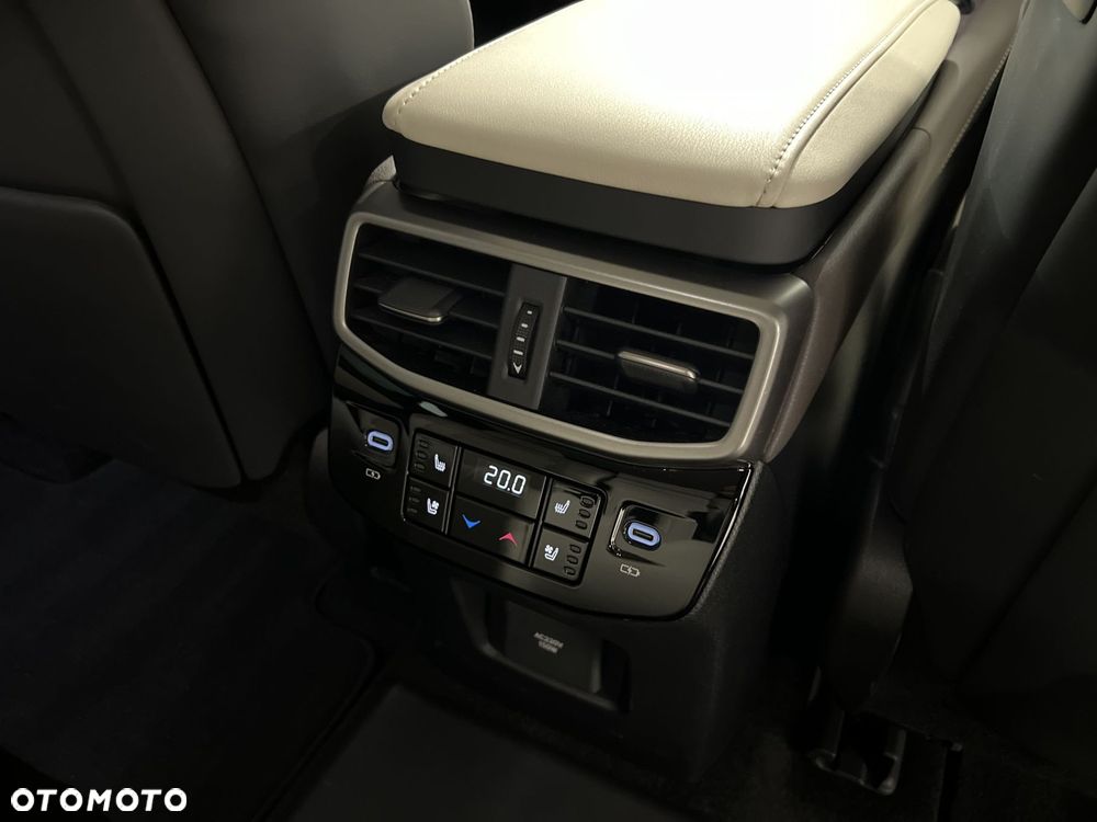 Lexus RX 450h+ Omotenashi - 13