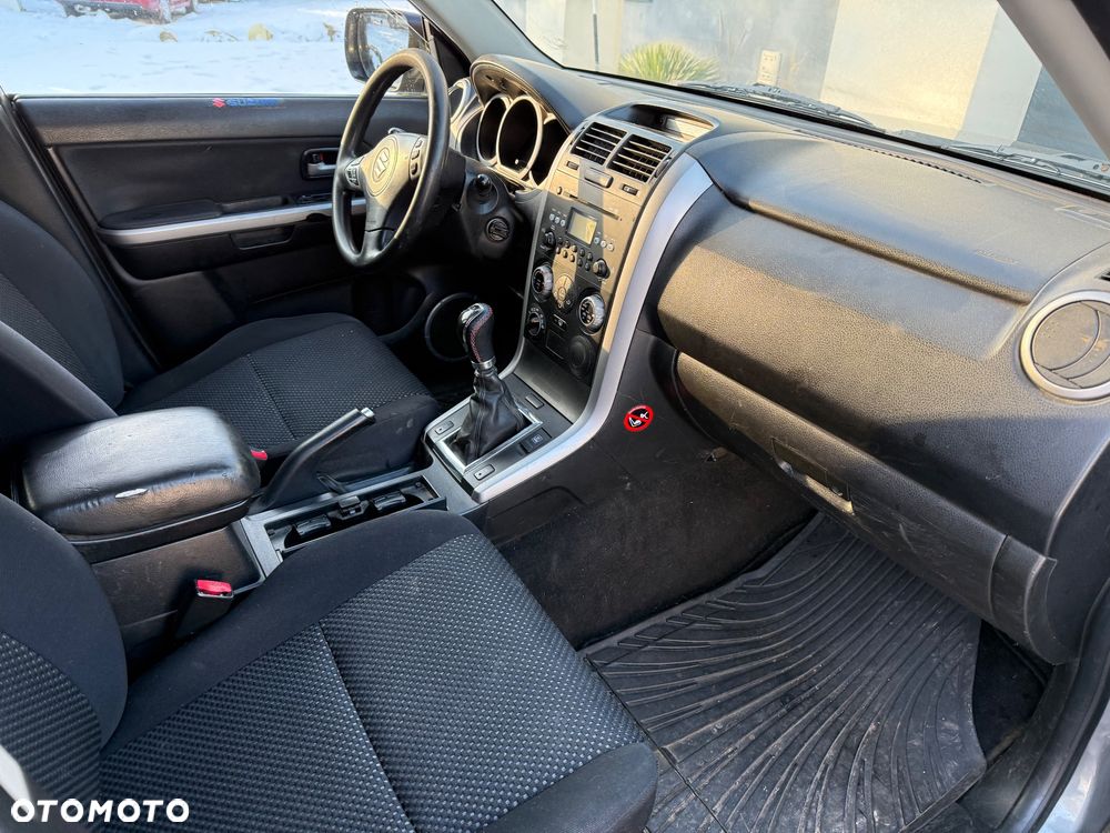 Suzuki Grand Vitara 2.0 Comfort + Family - 14