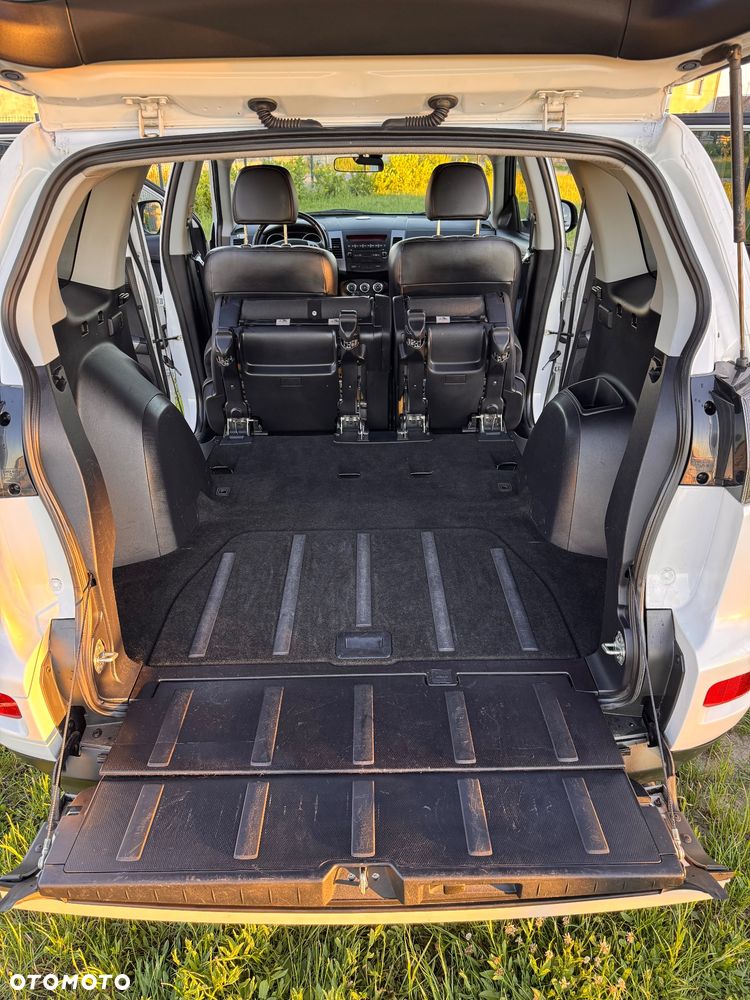 Mitsubishi Outlander - 4