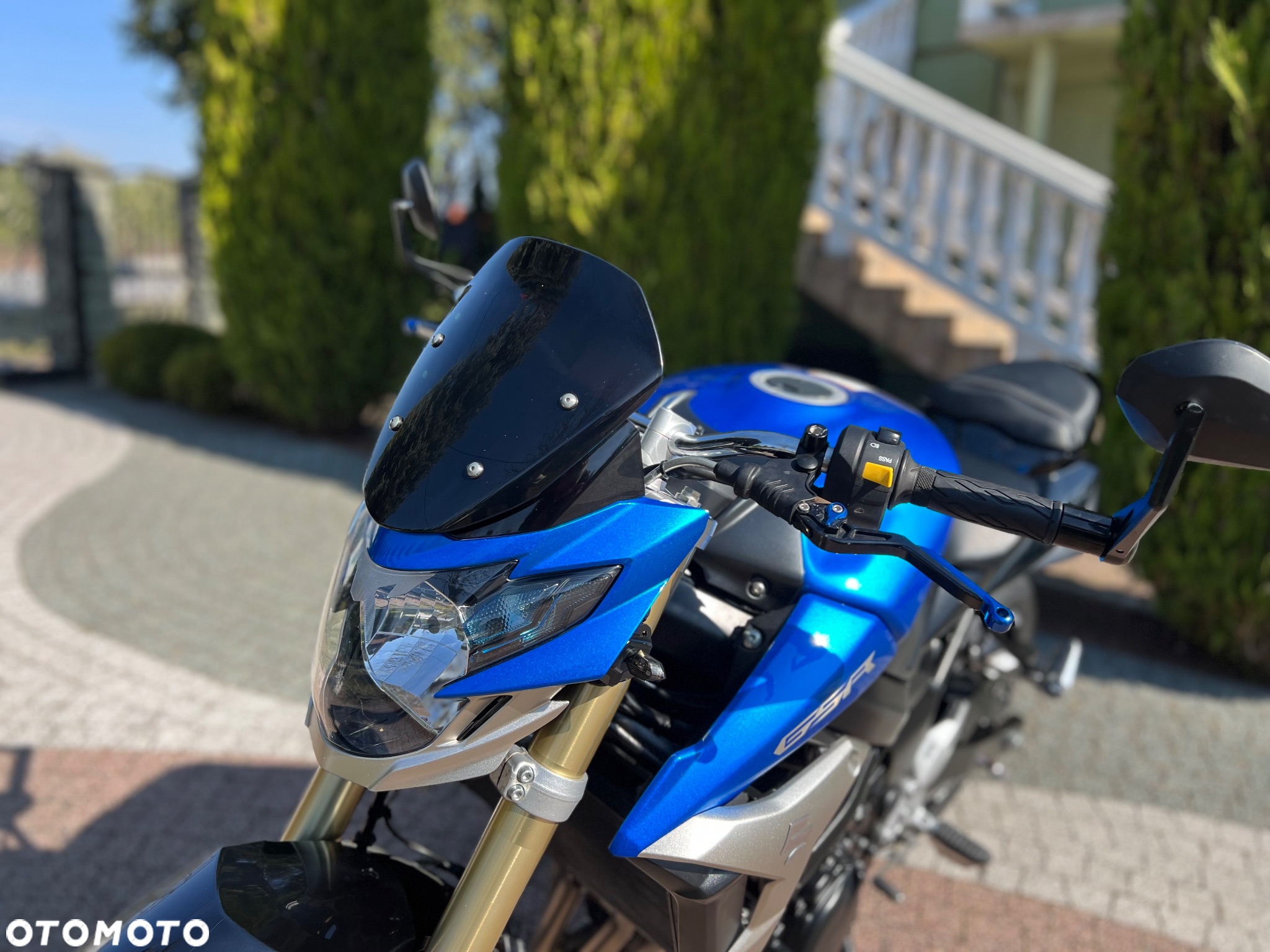 Suzuki GSR - 27