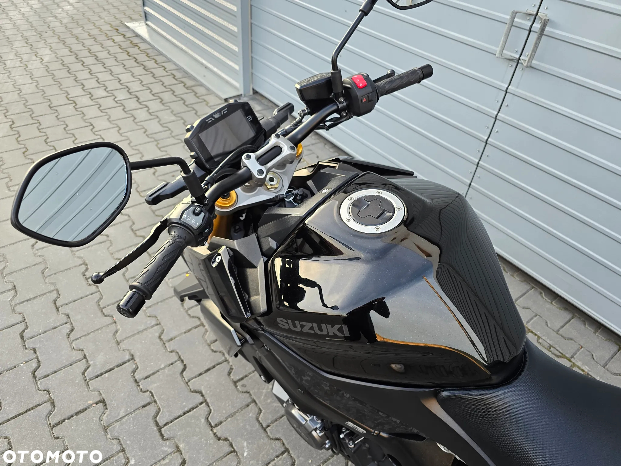 Suzuki GSX - 14