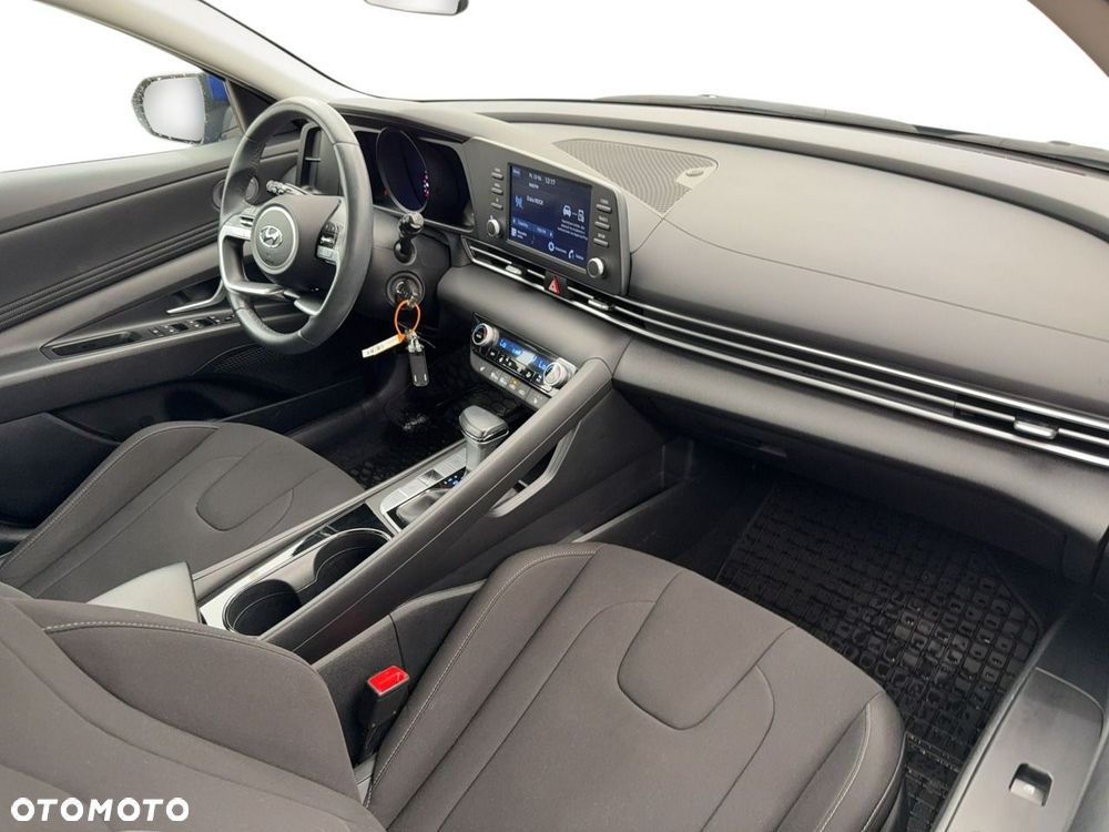 Hyundai Elantra - 14