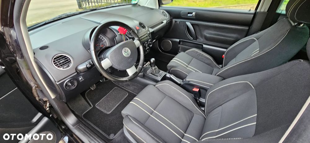 Volkswagen New Beetle - 12