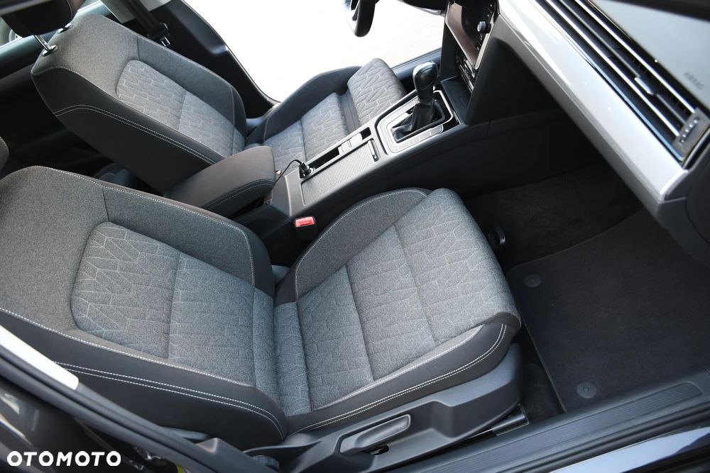 Volkswagen Passat 2.0 TDI SCR DSG Business - 13