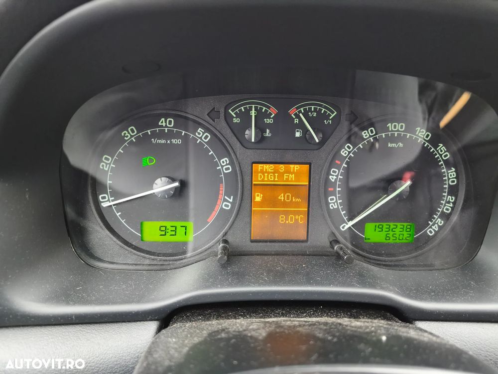 Skoda Octavia 1.6 Combi Tour - 5